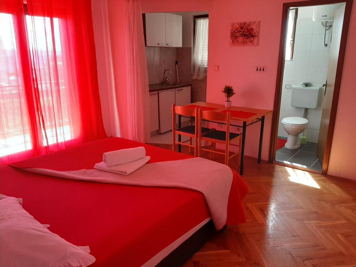 Apartments Ana Podstrana Exterior photo